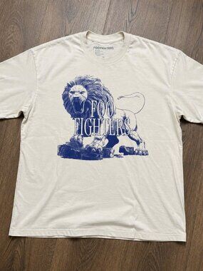 Fo Fighters Roarinng Blue Lion Graphic Concert T-Shirt Cream